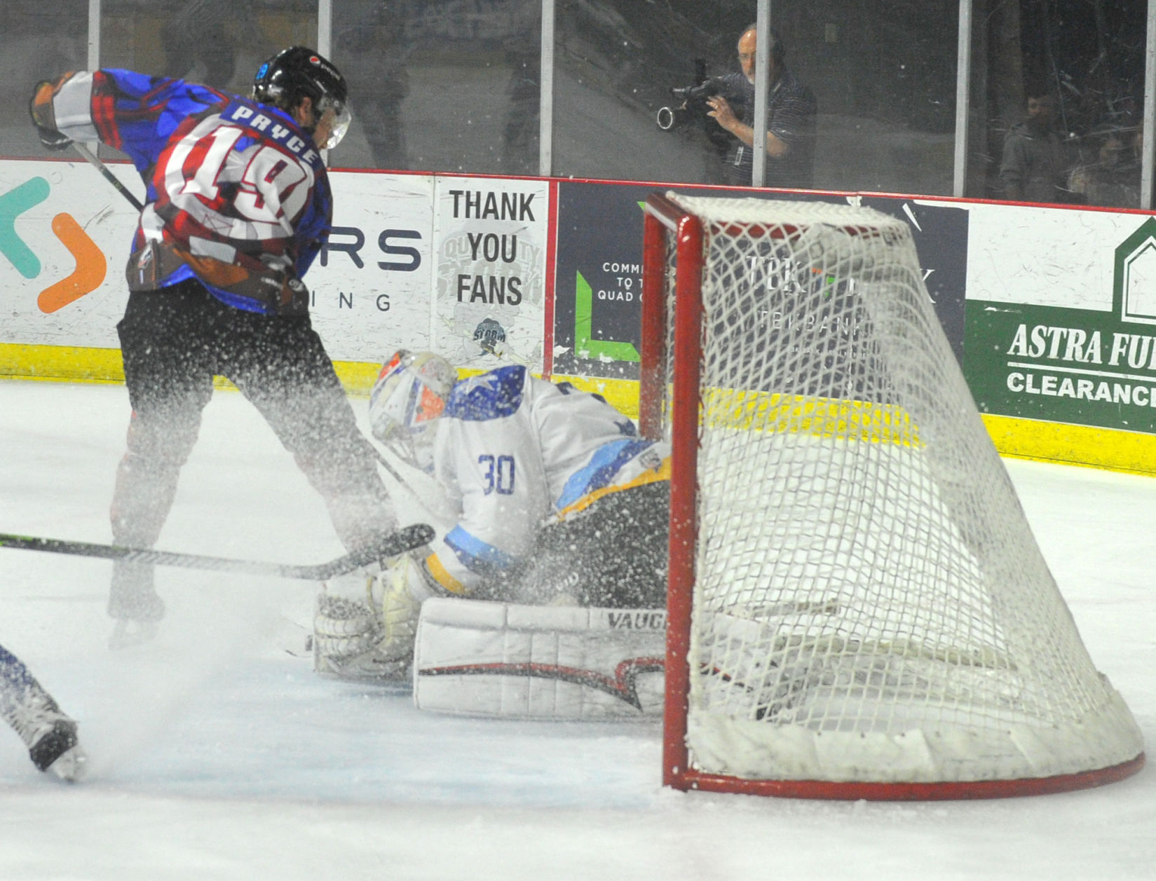 030720-qc-spt-storm-hockey-760
